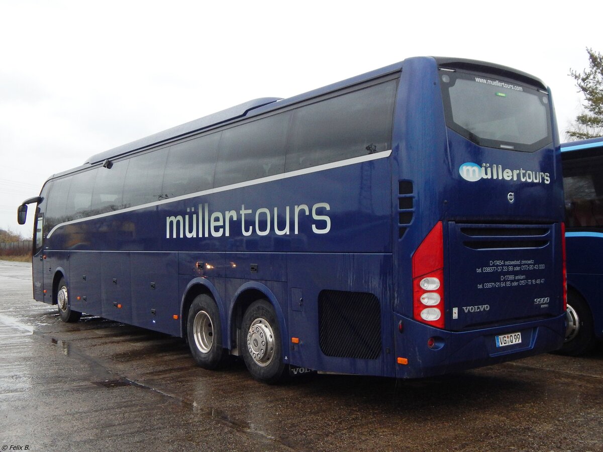 Volvo 9900 von Müller Tours aus Deutschland in Neubrandenburg.