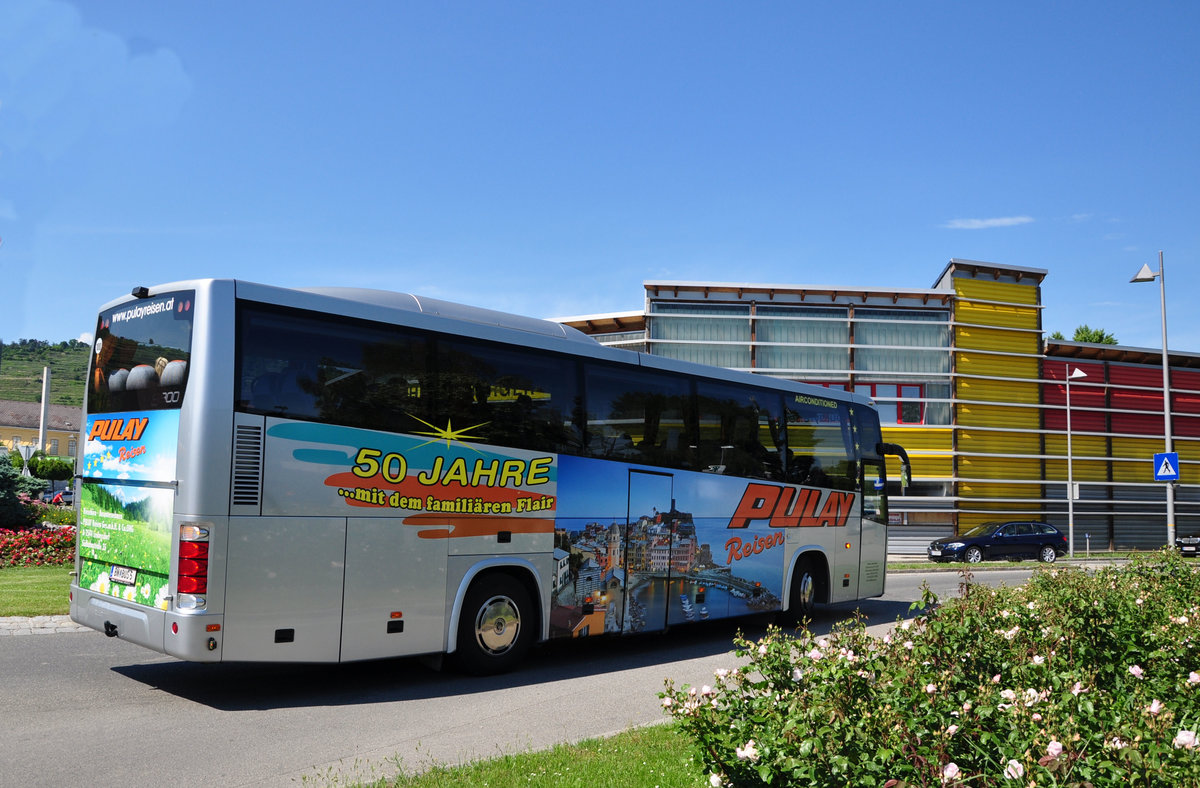 Volvo 9900 von Pulayreisen.at in Krems unterwegs.