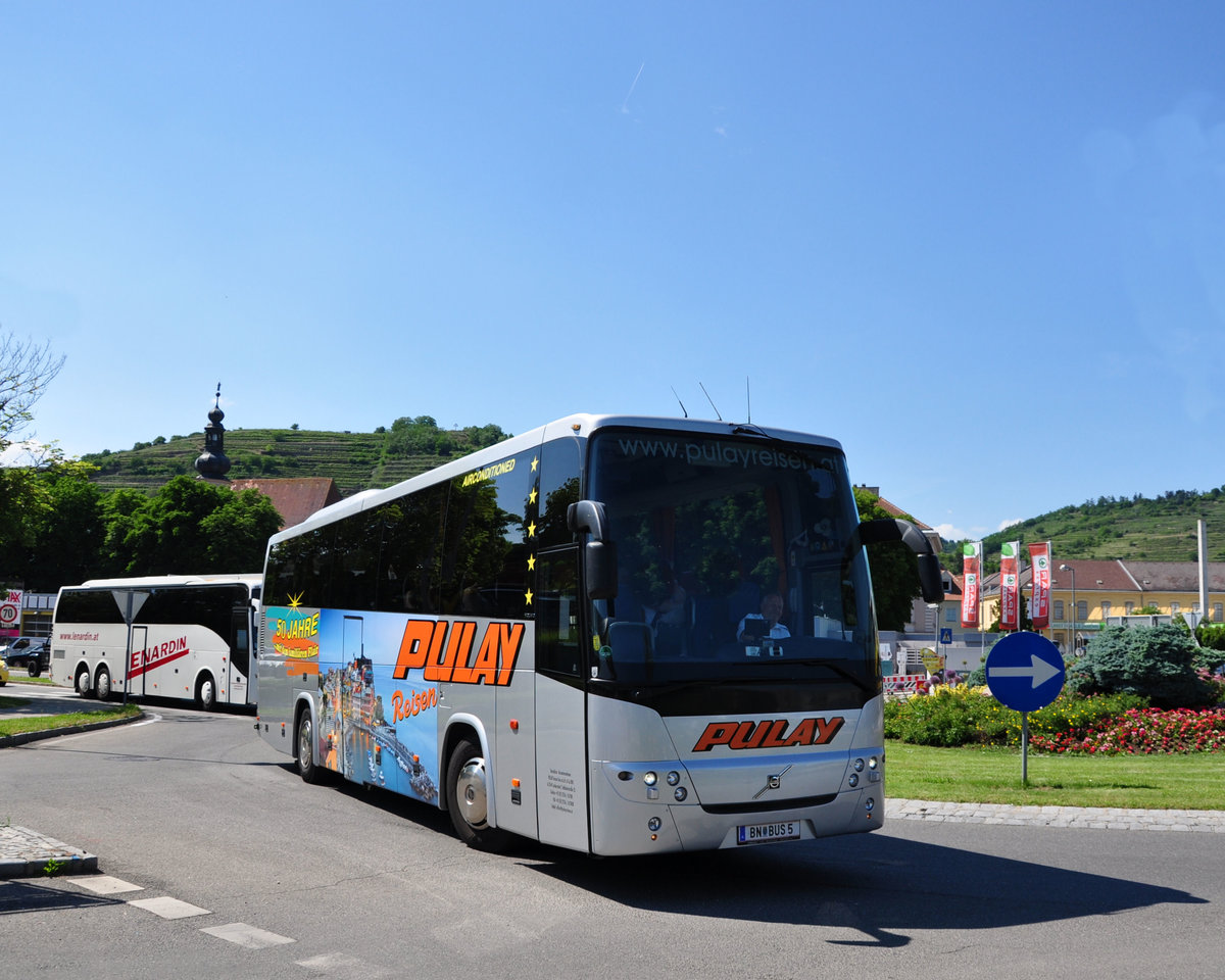 Volvo 9900 von Pulayreisen.at in Krems unterwegs.