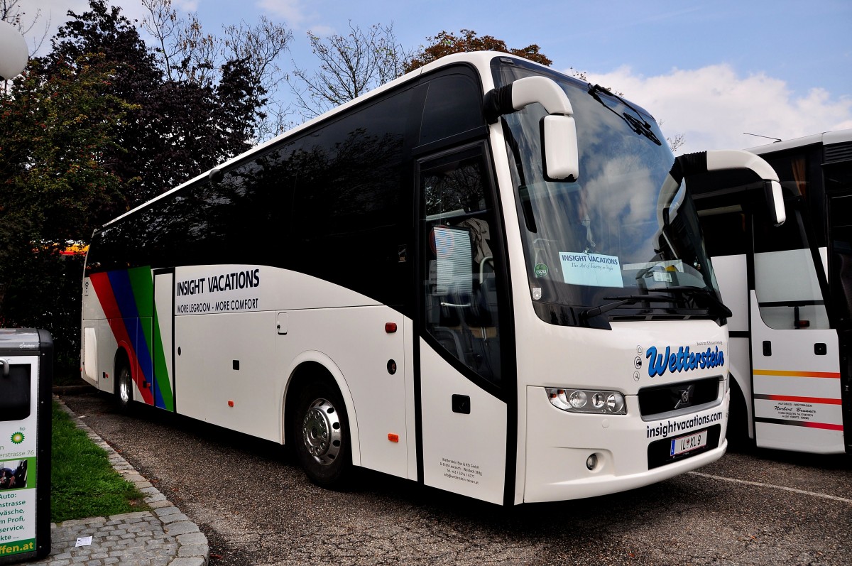 VOLVO 9900 von Wetterstein Reisen aus Tirol/sterreich am 9.9.2014 in Krems gesehen.