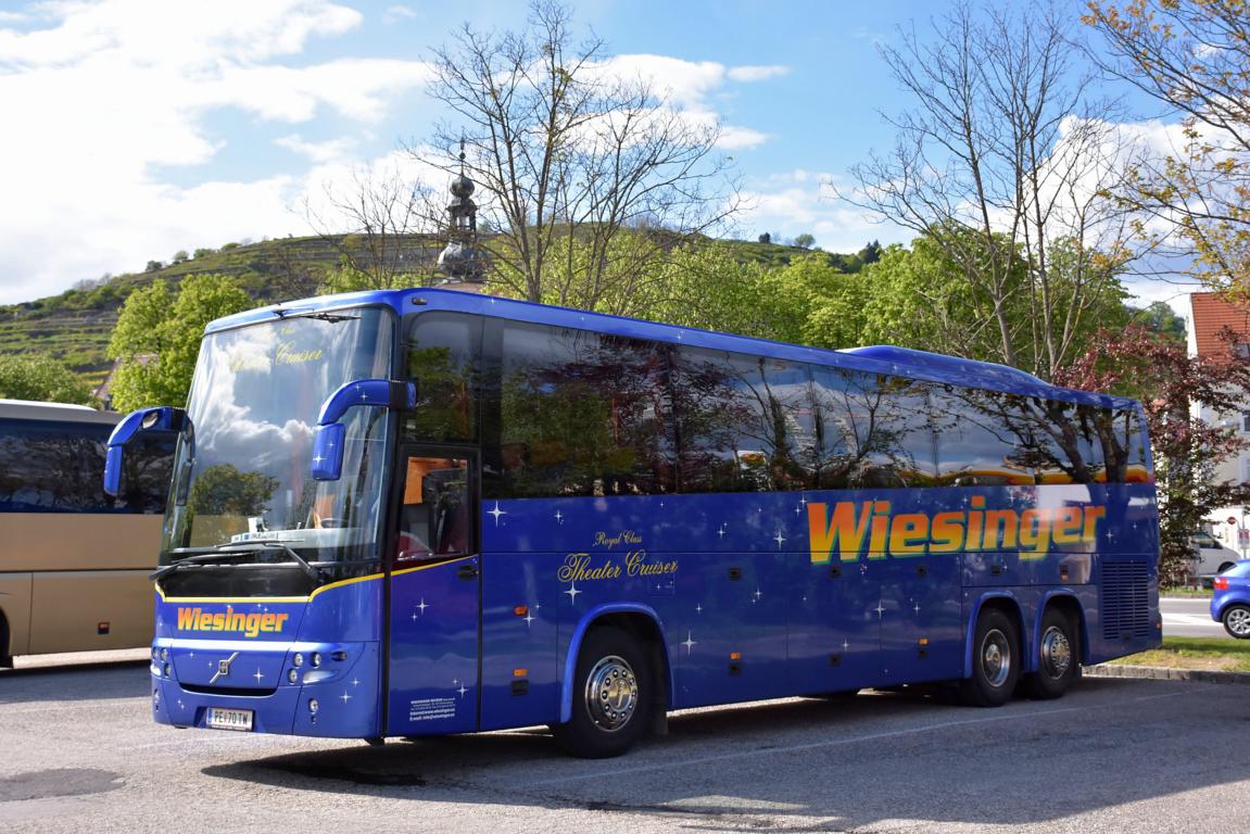 Volvo 9900 von Wiesinger Reisen aus sterreich in Krems.