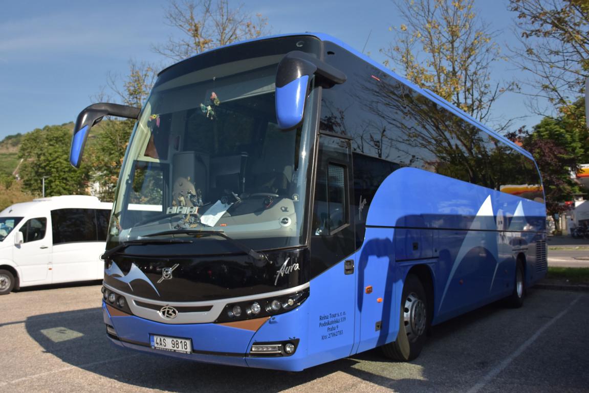 Volvo B11R Beulas Aura von Reina Tours aus der CZ 2018 in Krems.