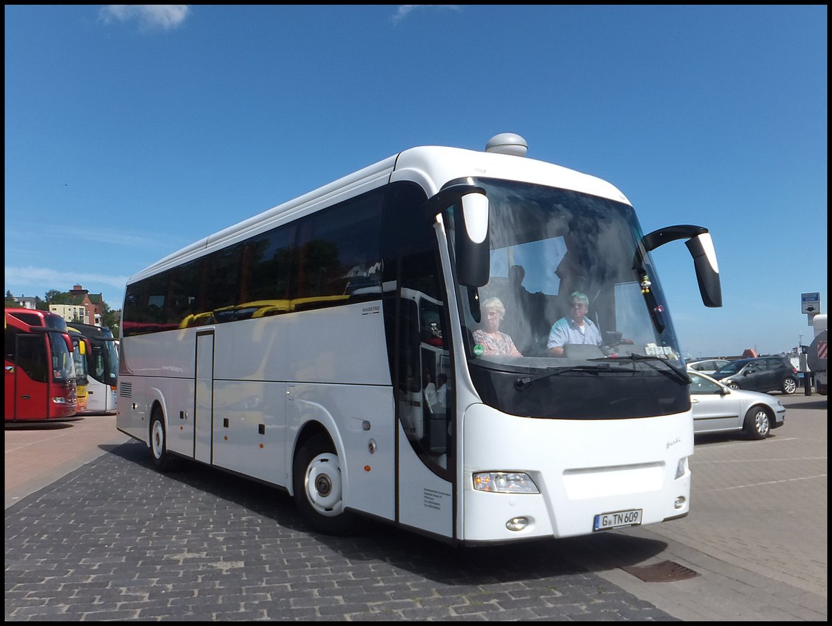 Volvo Barbi vom Omnibusbetrieb Torsten Nette aus Deutschland im Stadthafen Sassnitz.