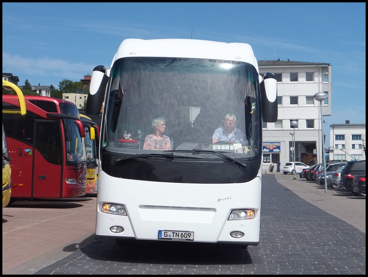 Volvo Barbi vom Omnibusbetrieb Torsten Nette aus Deutschland im Stadthafen Sassnitz.