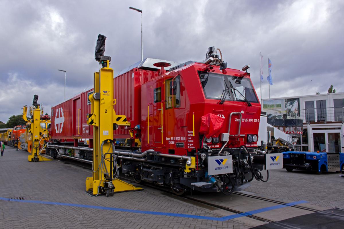 Von der Firma Windhoff in Rheine stammen diese Fahrzeuge f�r den Einsatz in Rettungsz�gen, die die Schweizer SBB beschafft.