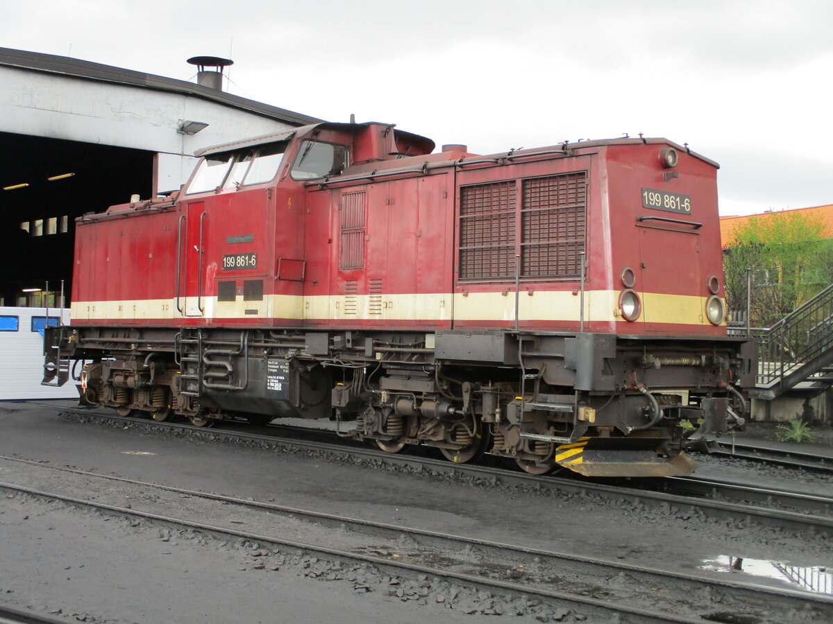 Vor dem Lokschuppen in Wernigerode Hbf,am 24.April 2023,199 861.