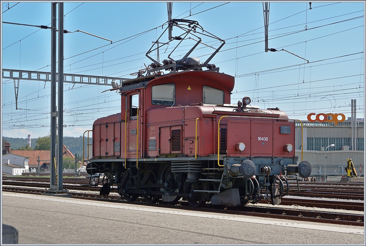 Vorbild und Modell der Ee 3/3: Das Vorbild, 1946 von SLM und BBC gebaute Ee 3/3 16408 steht in Biel/Bienne und wartet auf einen neuen Einsatz.
18. August 2018