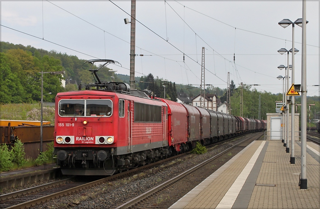 Vorne zieht 155 101...(28.04.11,Kreuztal)