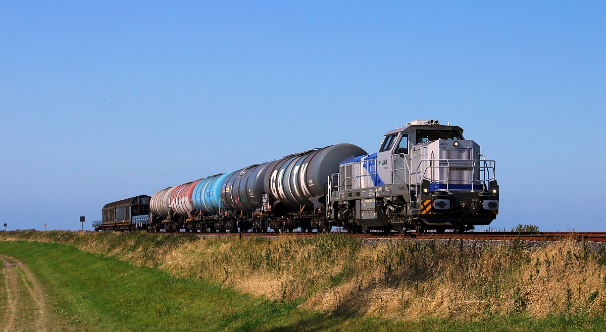 Vossloh/RDC/RAG 4125 005-3 mit dem Mischer nach Niebüll. Wiedingharder Neuer Koog 01.09.2021