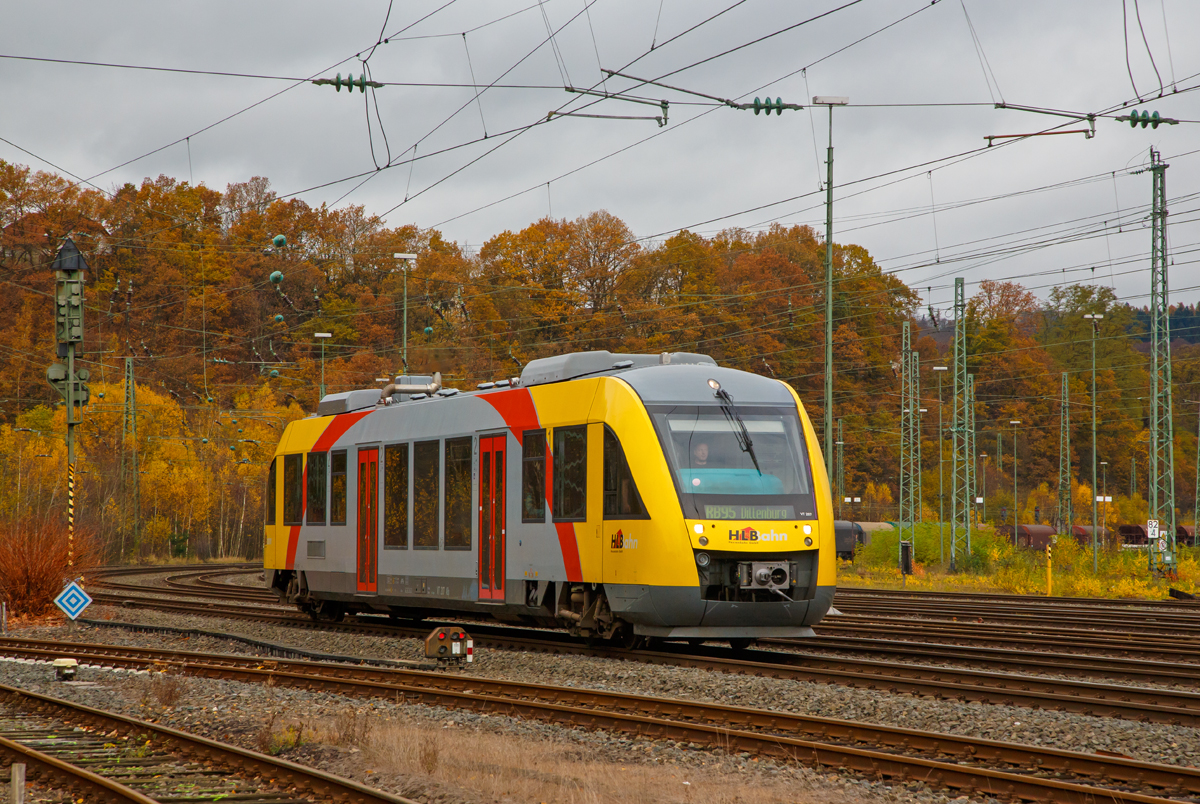 
VT 207 ABp (95 80 0640 107-8 D-HEB) ein Alstom Coradia LINT 27 der HLB (Hessische Landesbahn), ex VT 207 der vectus, erreicht nun bald (am 07.11.2015), als RB 95  Sieg-Dill-Bahn  (Au/Sieg - Siegen - Dillenburg), den Bahnhof Betzdorf/Sieg. 

Der Treibwagen wurde 2004 von Alstom (LHB) in Salzgitter unter der Fabriknummer 1187-007 gebaut.
