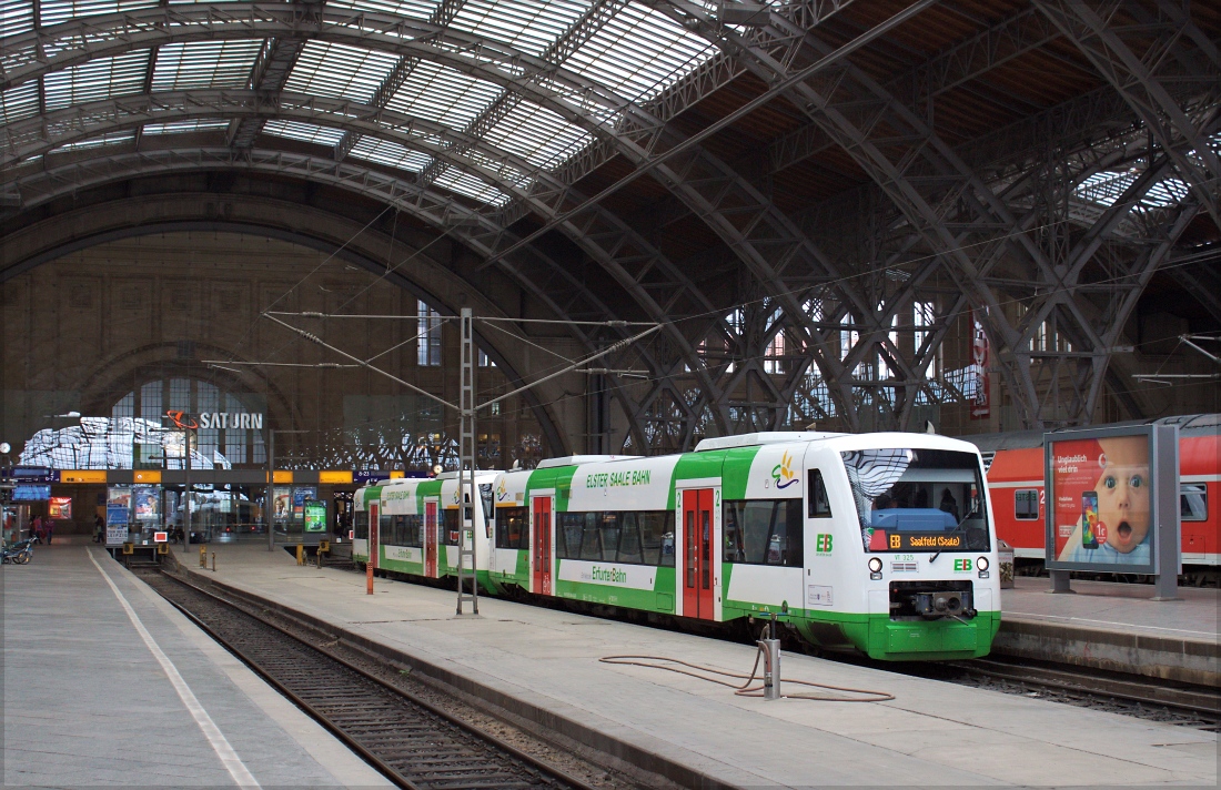 VT 325 und ein weiterer VT der Erfurter Bahn am 18.08.14 in Leipzig Hbf