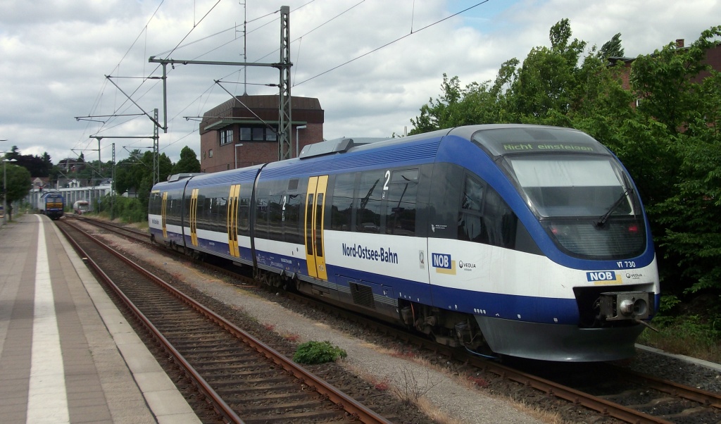 VT 730(643/943 120) der NOB abgestellt im Bhf von Itzehoe. Juli 2012