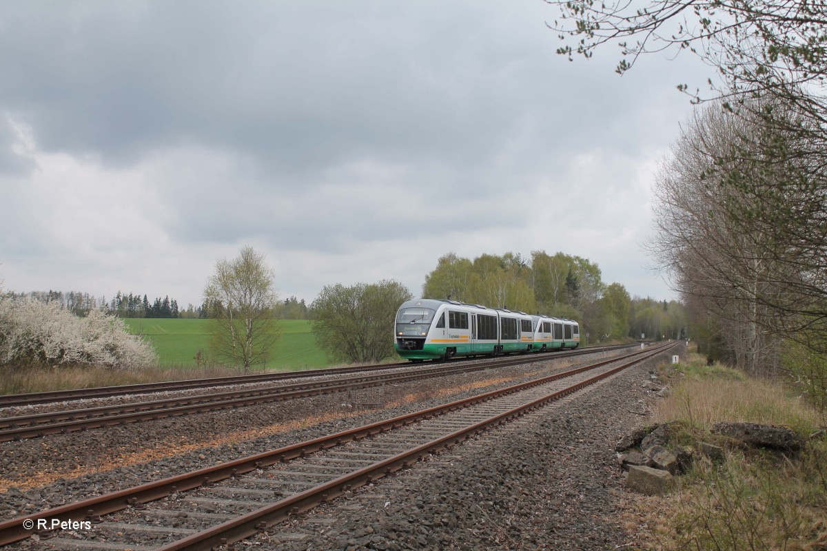 VT10  Stadt Hof  + VT18 als VBG74261 Marktredwitz - Regensburg bei Schönfeld. 11.04.14