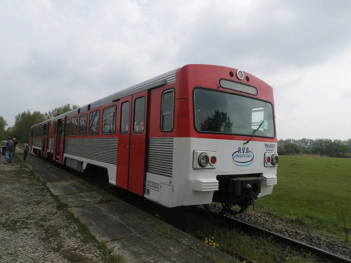 VT2E der AVG im Bahnhof Westeregeln am 7.5.17