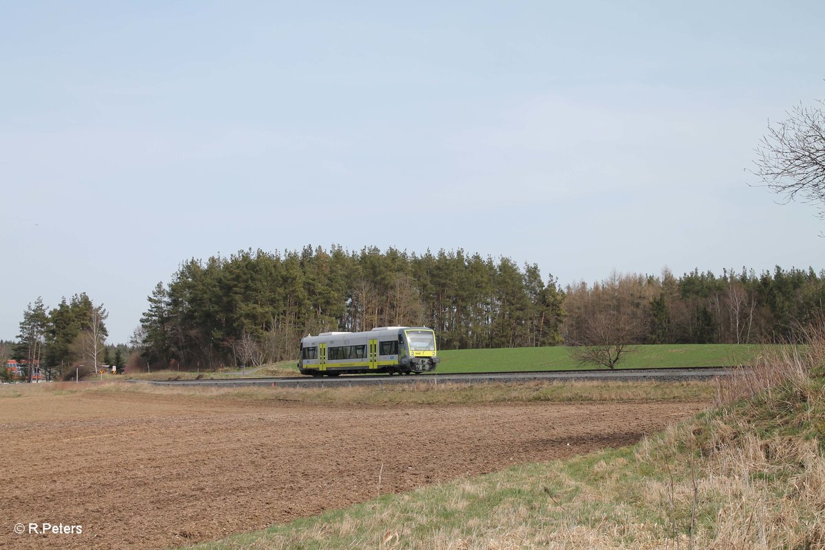 VT650 736 kommt als ag84580 Hof - Bad Rodach bei Habnith bei Marktleuthen. 03.04.16