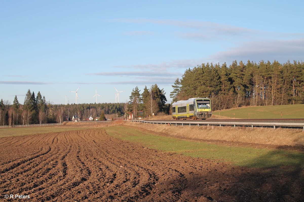 VT650.707 zieht als ag84674 Bad Steben - Marktredwitz bei Marktleuthen. 26.02.16