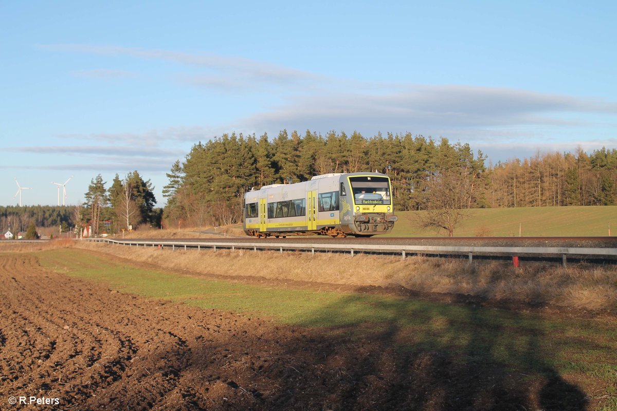 VT650.707 zieht als ag84674 Bad Steben - Marktredwitz bei Marktleuthen. 26.02.16