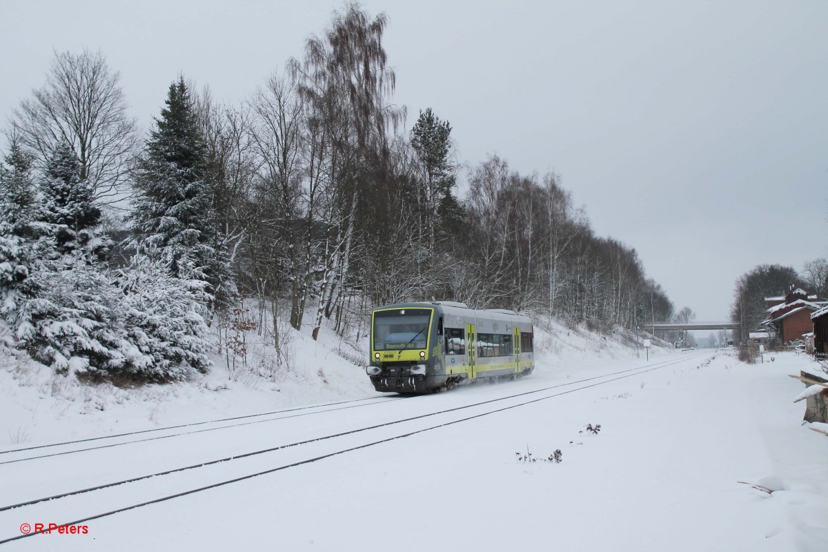 VT650.716 durchfährt Waldershof als ag84546 Hof - Bayreuth. 31.01.15