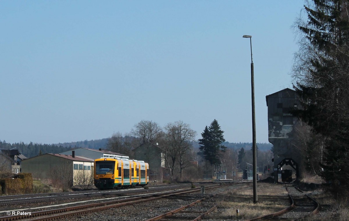 VT650.76 + VT650.77 verlassen Pechbrunn als OPB79720 Regensburg - Marktredwitz. 17.03.16