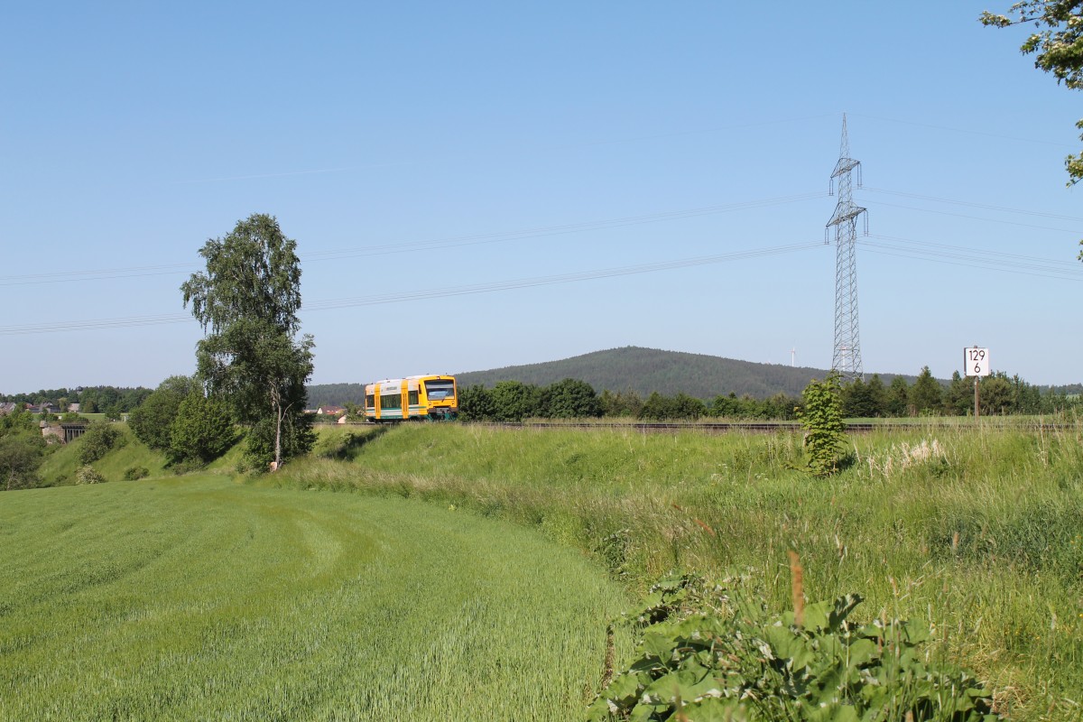 VT650.76 als OPB20880 Cheb - Marktredwitz kurz hinter dem Seußener Viadukt. 05.06.16