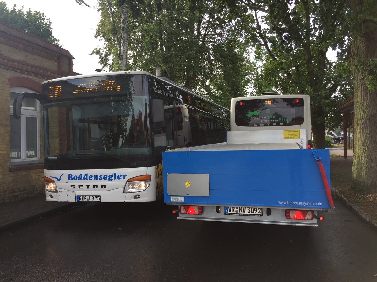 VVR 102 und Boddensegler in Prerow