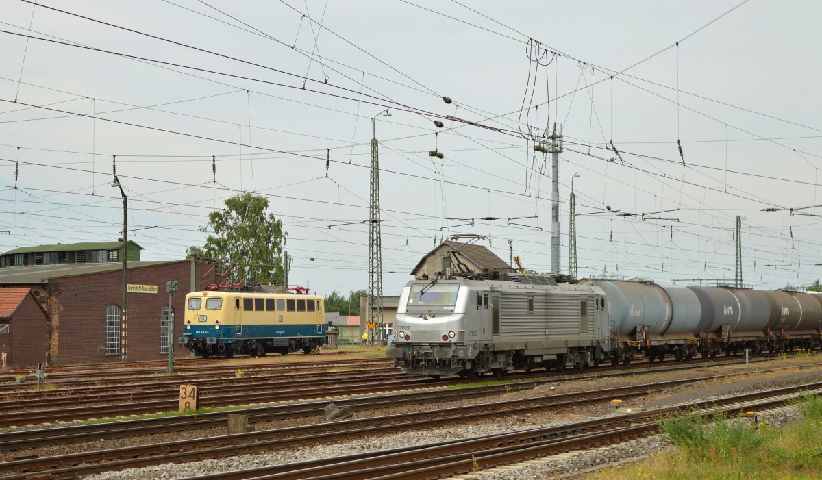 Während dem rangieren der 140er kam eine französische E-Lok durch Darmstadt Kranichstein am 08.05.2015