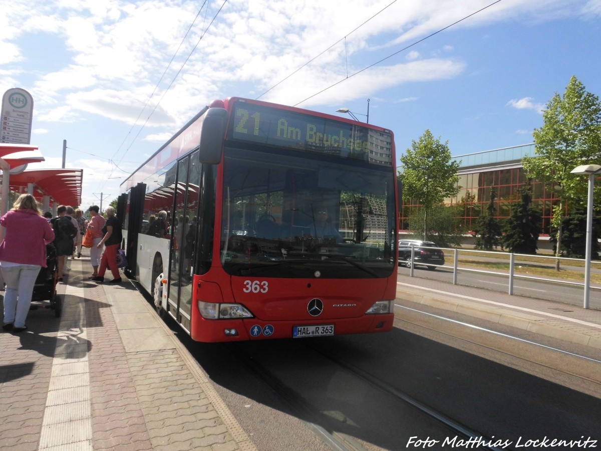 Wagen 363 an der Haltestelle Schwimmhalle am 15.6.15