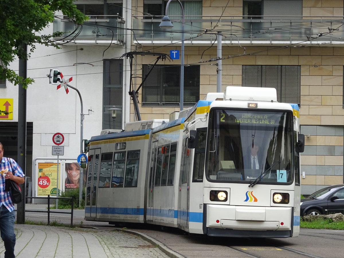 Wagen 607 der jenah, eine AEG GT6M, ist am 27.07.17 auf der Linie 2 unterwegs.