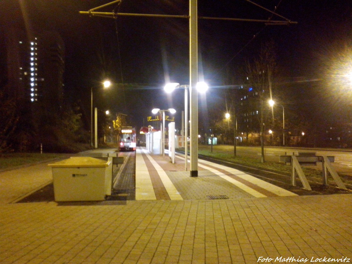 Wagen 613 der HAVAG standte als Linie 10 mit ziel Hauptbahnhof an der Endhaltestelle Gttinger Bogen zur abfahrt bereit am 11.11.14