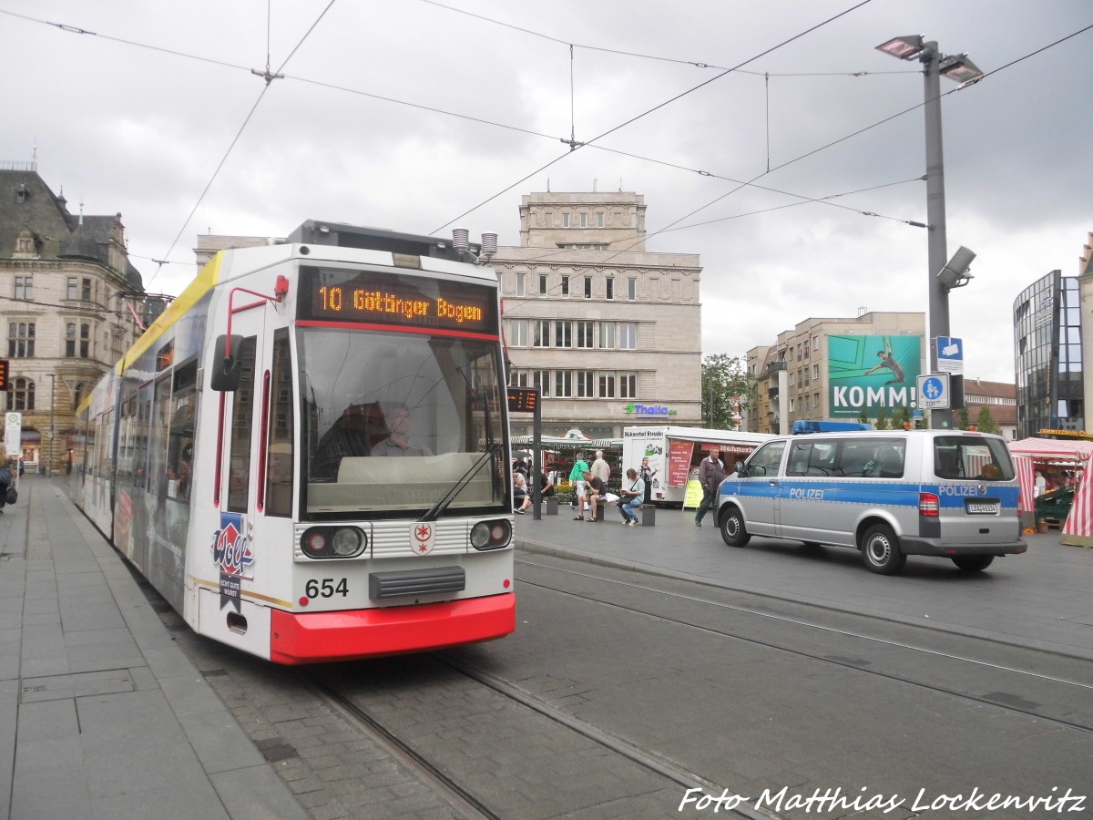 Wagen 654 mit ziel Gttinger Bogen auf dem Marktplatz am 27.7.15