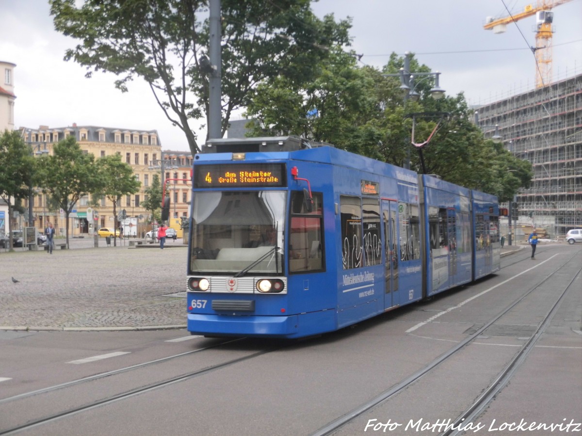 Wagen 657 der HAVAG beim verlassen der Haltestelle Hallmarkt am 27.7.15