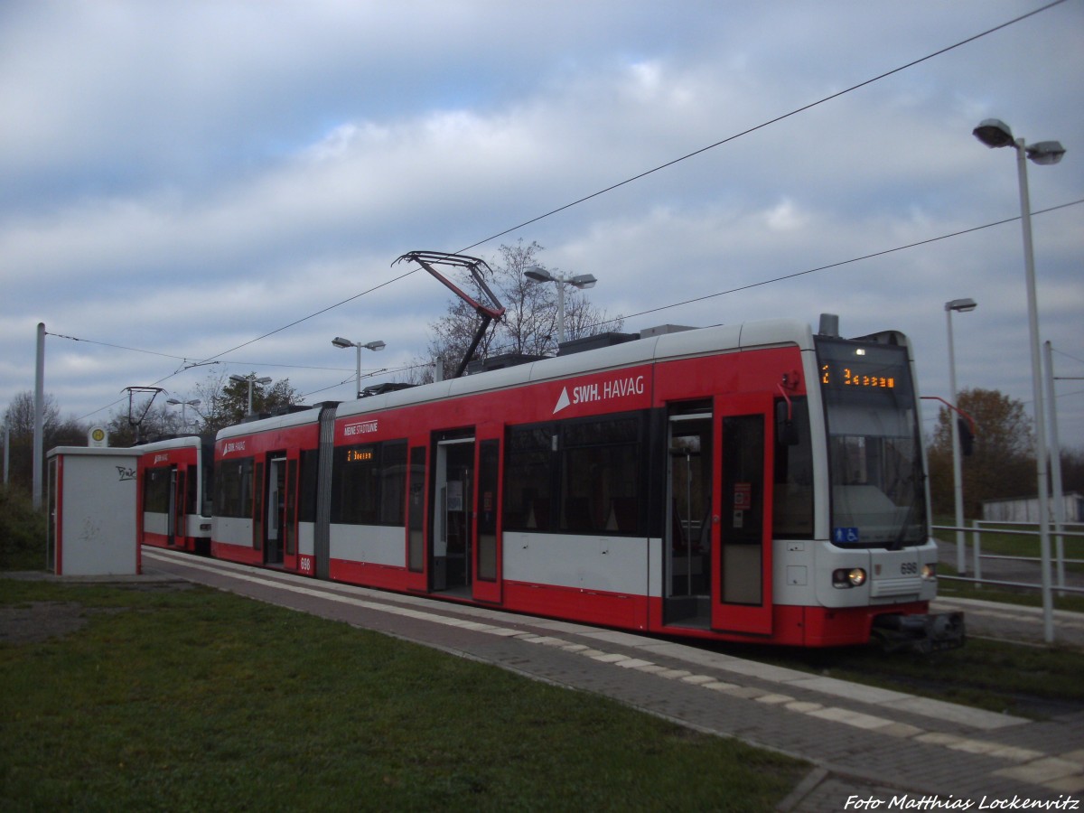 Wagen 698 an der Endhaltestelle Soltauer Strae am 21.11.14