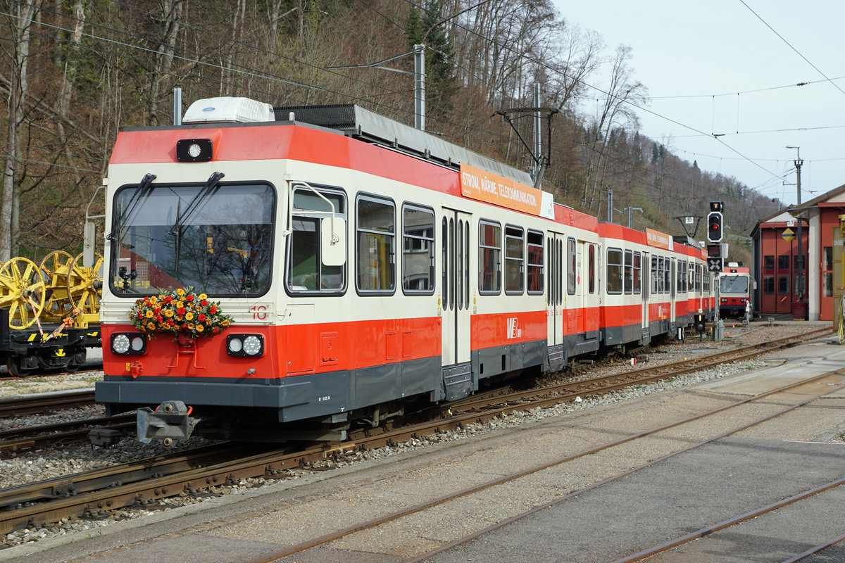 WALDENBURGERLI ADE. Der letzte Betriebstag der schmalsten Schmalspurbahn der Schweiz vom 5. April 2021. Nach 140 Jahren wird die Spurweite von 75 Zentimetern auf Meterspur umgebaut. Die neuen Niederflurzüge von Stadlerrail werden ihren Betrieb von Waldenburg nach Liestal ab dem 10. Dezember 2022 aufnehmen. 
Foto: Walter Ruetsch