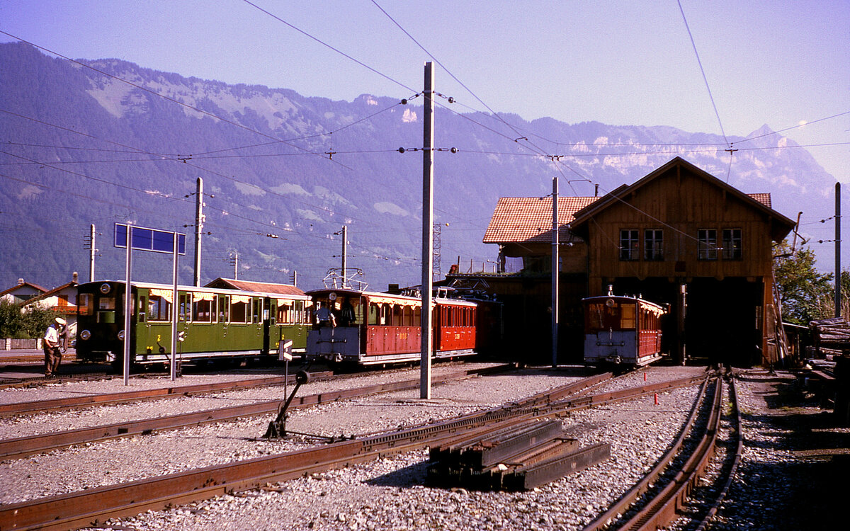 Widerswil station in August 1962.  These are the carriage sheds for the Schynige Platte trains of the BOB.