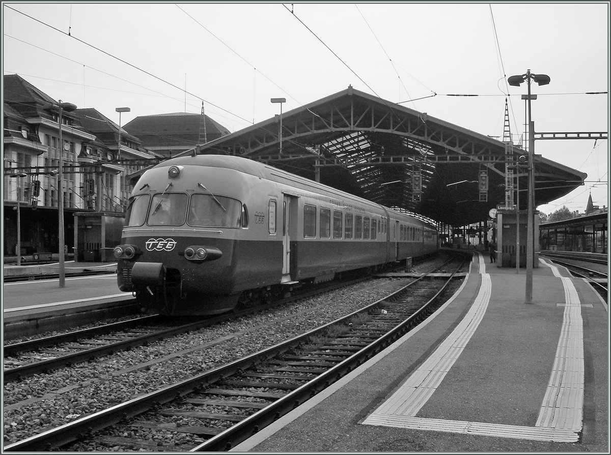 Wie in alten Zeiten: Der TEE  Cisalpin  verlässt Lausanne Richtung Paris.
RAe TEE auf der Fahrt zur 100 Jahre Vallorbe Frasne - Feier.
16. Mai 2015