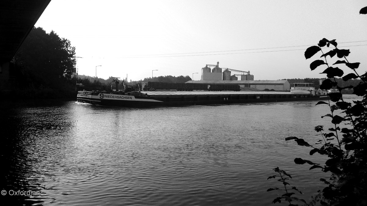 Wittinger Hafen am Elbe-Seitenkanal, Frachtkahn Niedersachsen.