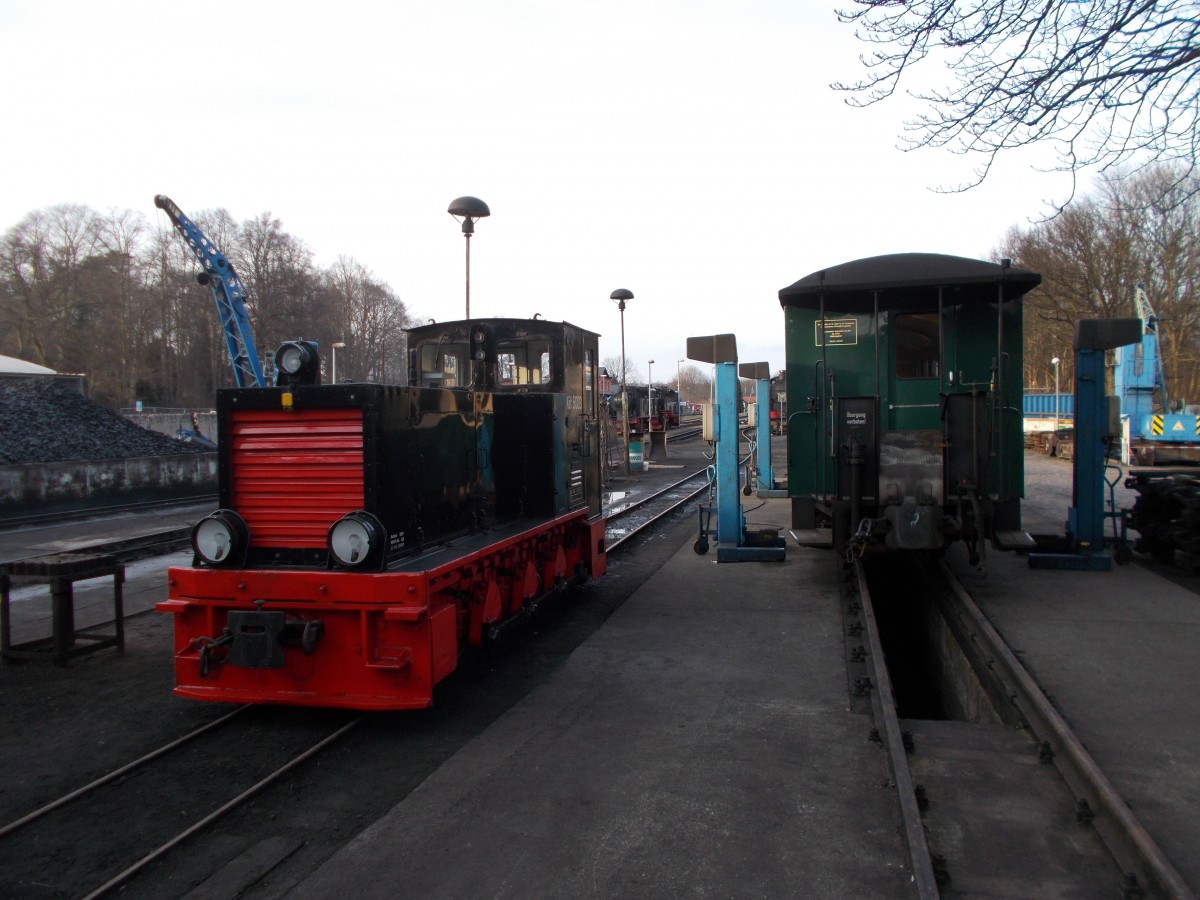 Wochenendruhe für den Dieselmoppel Köf 6003,am 27.Februar 2016,in der Putbuser Est.