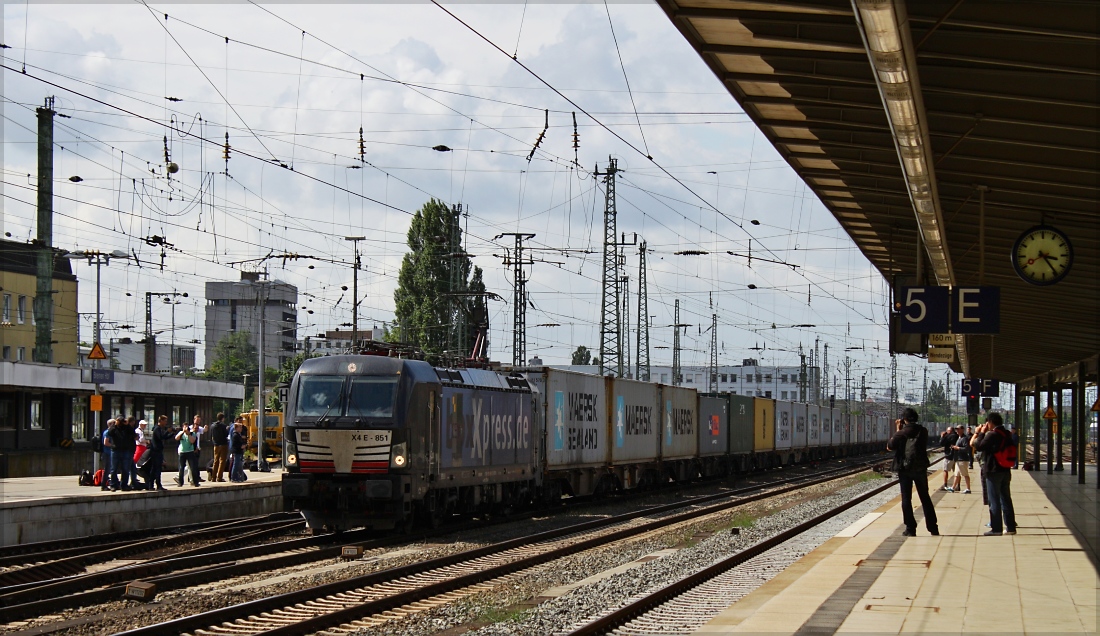 X 4 E-851 von Boxxpress am 14.06.14 in Bremen. Nein...es waren nicht viele Fotografen vor Ort...