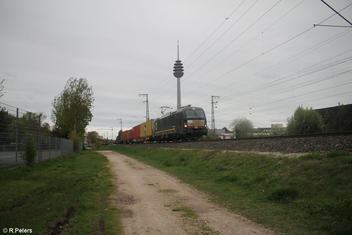 X4E 607 alias 193 607 mit einem Containerzug in der Treuchtlinger Kurve in Nürnberg Hohe Marter. 09.04.24