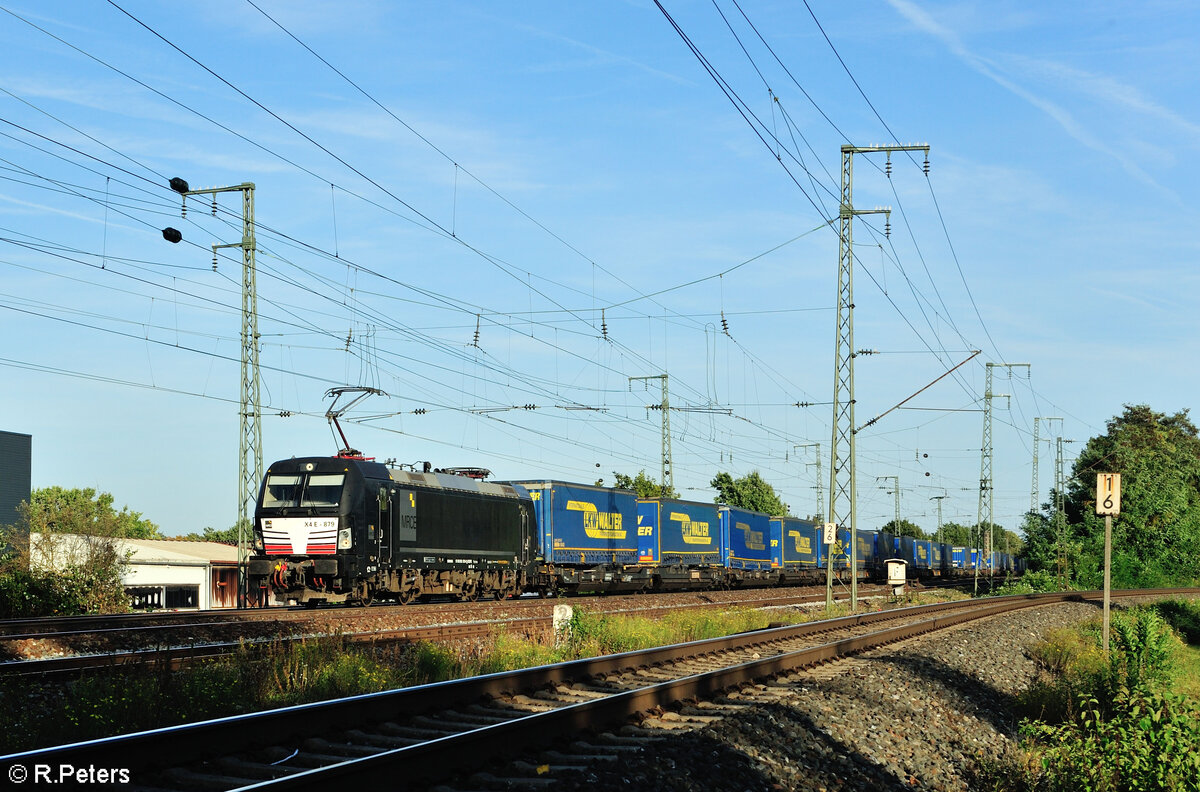 X4E 879 mit einem LKW-Walter in Nürnberg Hohe Marta. 11.10.23