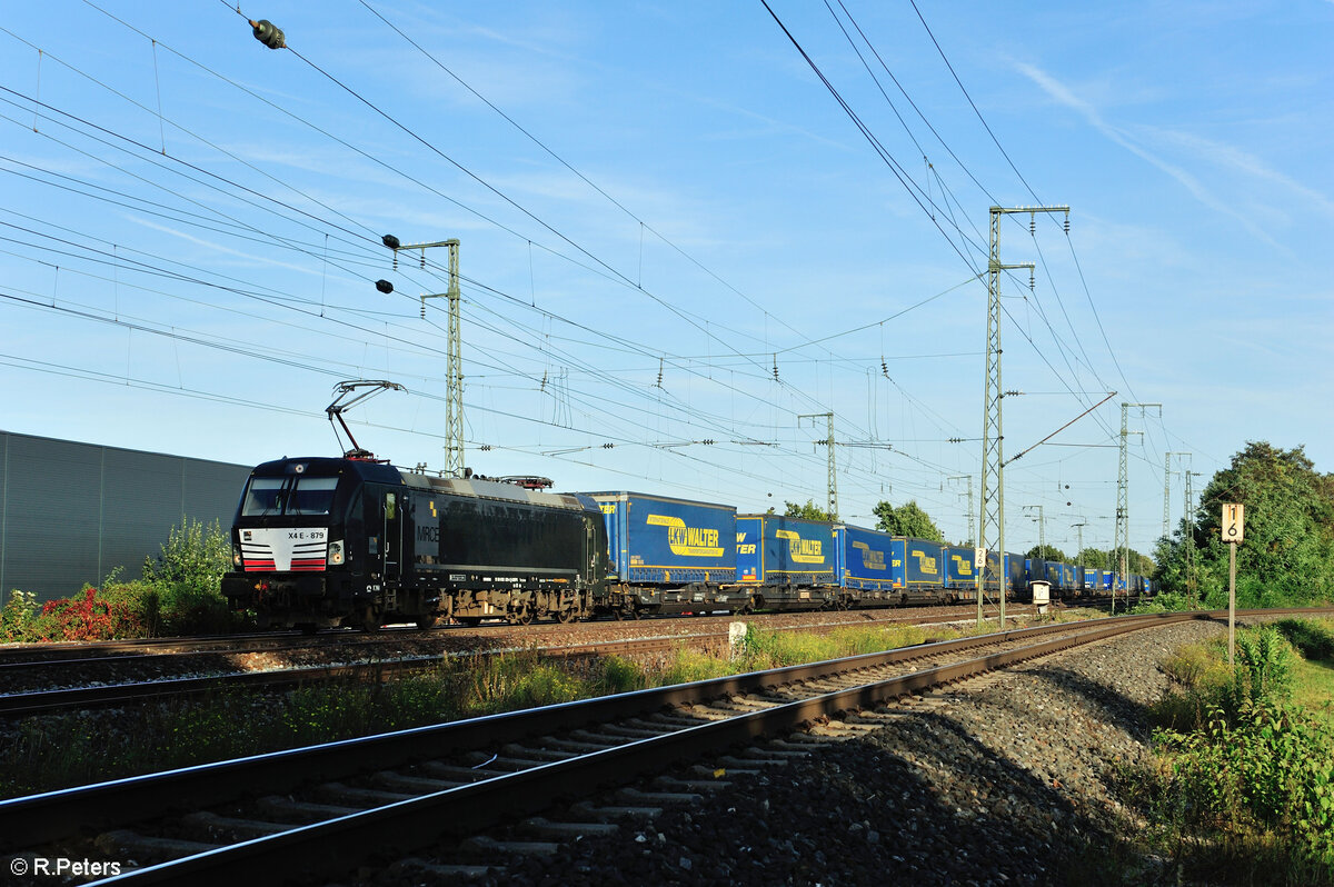 X4E 879 mit einem LKW-Walter in Nürnberg Hohe Marta. 11.10.23