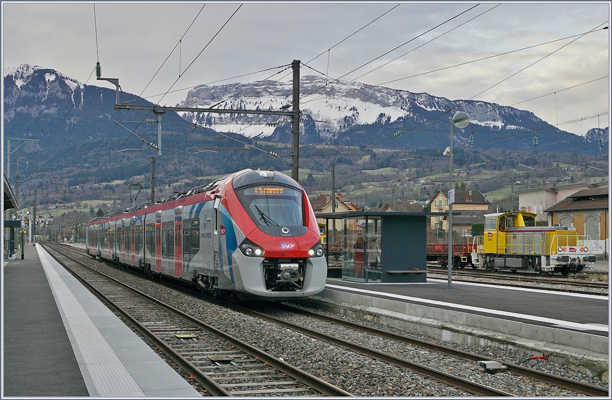 Z 31515 M (Coradia Polyvalent régional tricourant) ist als SL3 von Saint-Gervais-les-Bains-le-Fayet in La Roche sur Foron eingetroffen und wird nach Coppet weiterfahren. 

13. Feb. 2020