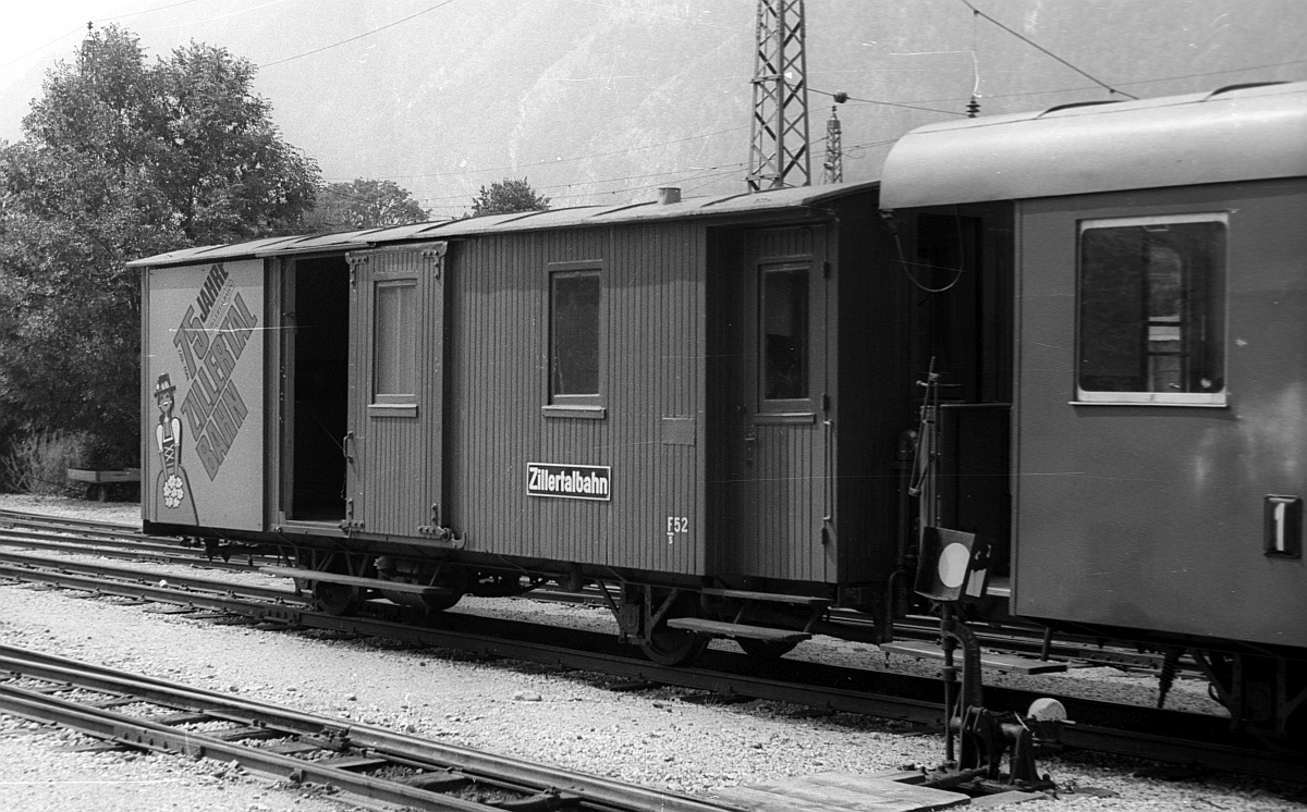 Zillertalbahn Gepäckwagen F 52 Jenbach 01.08.1978