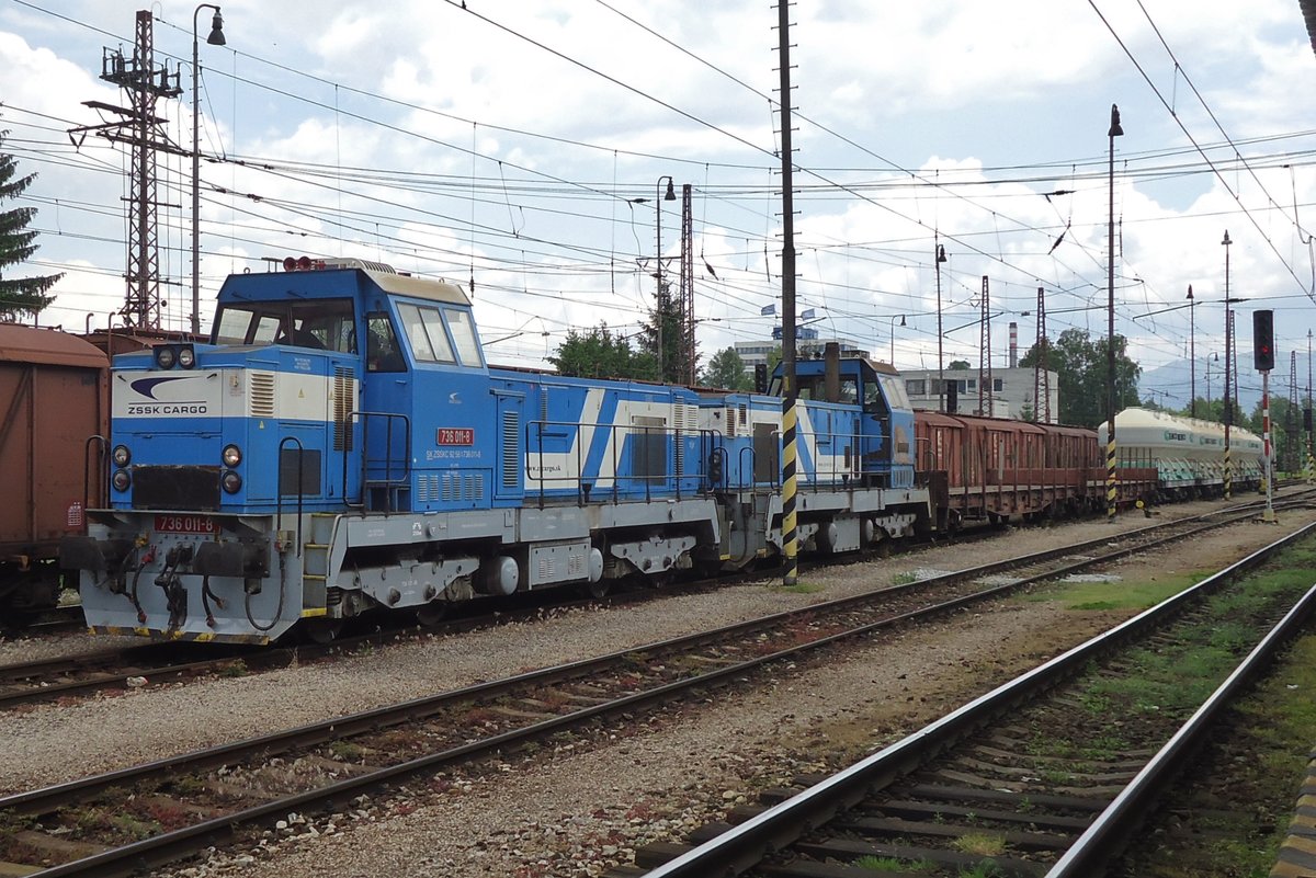 
ZSSK 736 011 rangiert am 30 Mai 2015 in Vrutky.