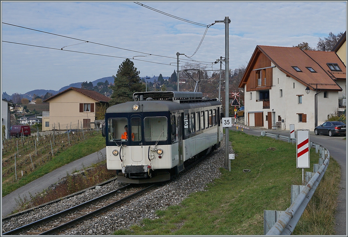 Zu meiner Überraschung und Freude war der MOB Be 4/4 1006 (ex Bipperlisi) als Regionalzug 2325 von Fontanivent nach Montreux unterwegs und konnte dank dem etwas abgedunkelten Licht bei Planchamp nur am Vormittag zu nutzenden Fotostelle aus abgelichtet werden.

23. November 2020