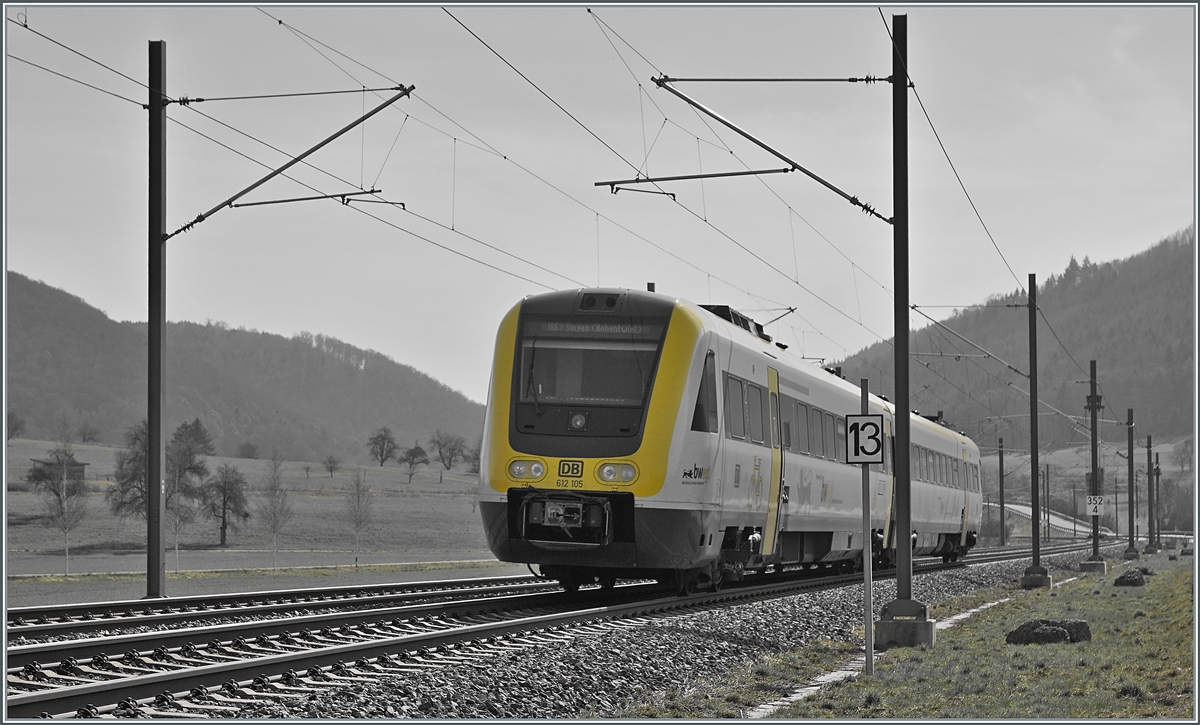 Zu Ollis Bild  Mit dem Diesel-IC durch die Schweiz...  Zu einer Zeit, da Auslandreisen kaum möglich waren, musste das  Ausland  eben in die Schweiz kommen: Der DB 612 105 ist bei Neuenkirch auf der Fahrt nach Singen (Htw). 

25. März 2021  