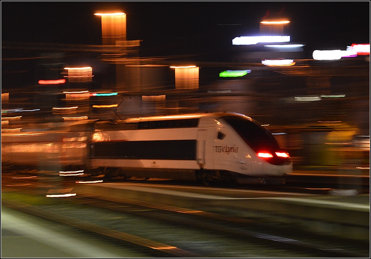 Zug grosser Geschwindigkeit in Zürich Hbf. Oktober 2014.