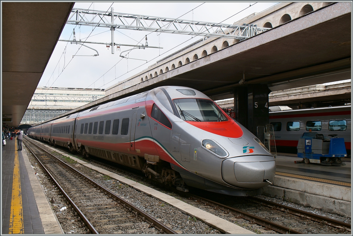 Zum Schluss hat es dann doch noch noch gepasst: Ein ETR 600 in Roma Termini 
28. April 2015