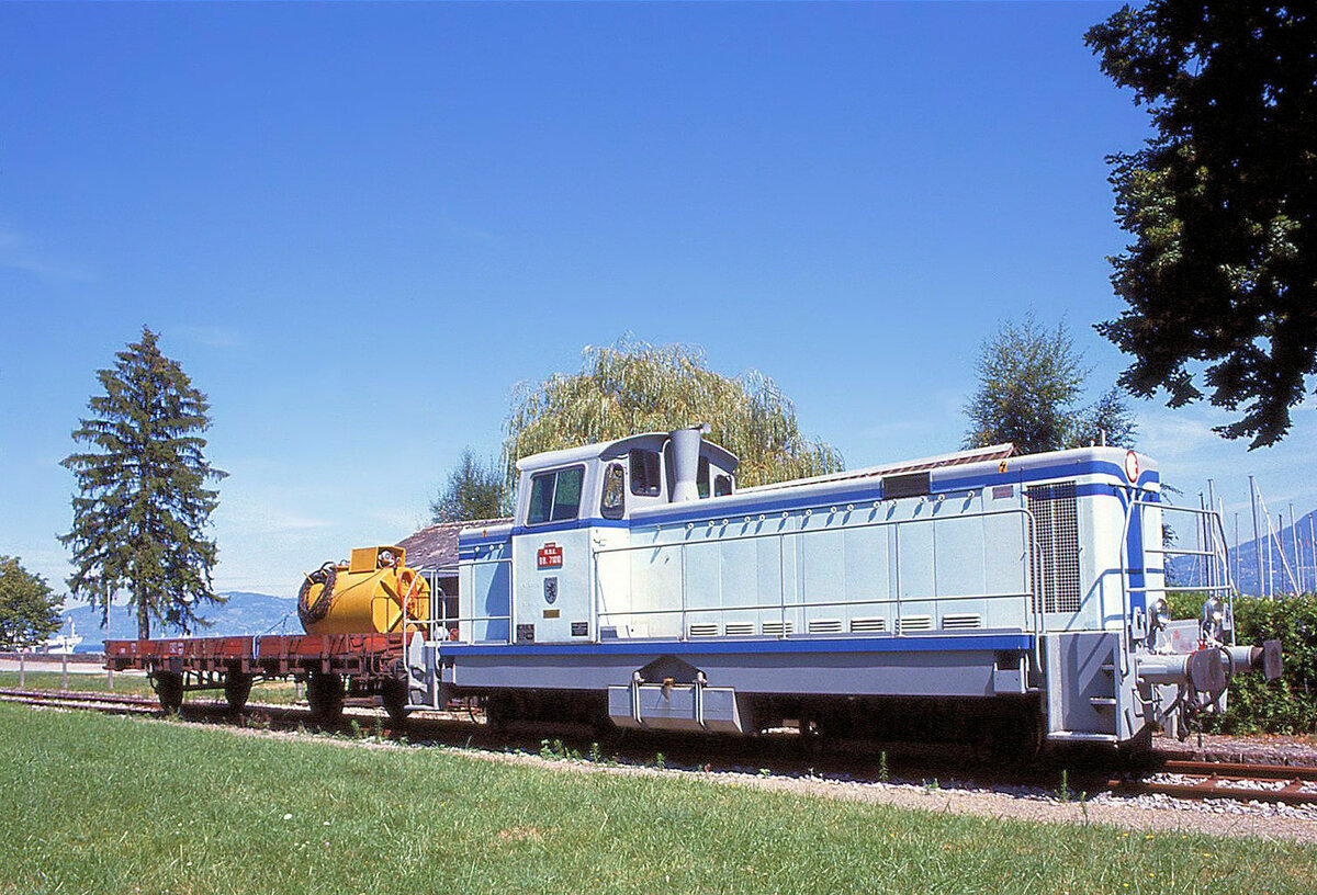 Zur Linie nach St.Gingolph: Am 19.August 1990 standen zwei französische Fahrzeuge in Bouveret mit den Aufschrift  Rive Bleu . Die Lok namens Noémie trägt die Nummer BB7100. Sie dürfte wohl aus Evian gekommen sein (als das noch möglich war). 