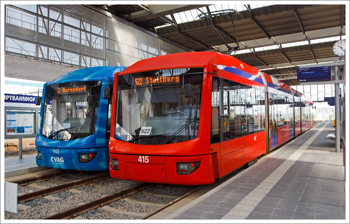 
Zwei Adtranz Variobahn 6NGT-LDZ  Zweirichtungs-Niederflurtreibwagen am 25.08.2013 im Hauptbahnhof Chemnitz. 

Hinten Triebzug 902 der CVAG (Chemnitzer Verkehrs-AG) als Linie 2 nach Bernsdorf und vorne  Triebzug 415 der City-Bahn Chemnitz GmbH als Linie 522 nach Stollberg. 

Die Fahrzeuge sind in Multigelenk-Ausfhrung mit schwebenden Mittelteilen.

 Die Fahrzeuge der City-Bahn sind sowohl fr das Straenbahn- als auch Eisenbahnnetz geeignete Fahrzeuge. Die Chemnitzer Straenbahnnetz hat 600 V  der neue Streckenabschnitt Altchemnitz - Stollberg hat 750 V DC, den die City-Bahn befhrt.

Technische Daten des City-Bahn Triebwagen (mit Modifikationen gegenber Serie CVAG)
Lnge:  31.380 mm
Breite:  2.650 mm
Hhe:  3.350 mm
Einstiegshhe:  300 mm
Leergewicht mit Vorrten:  37.800 kg
Maximale Nutzlast:  21.200 kg
Spurweite:  1.435 mm
Kleinster befahrbarer Radius:  20.000 mm
Fahrgastsitzpltze:  73
Stehpltze:  124
Fahrdraht-Nennspannung:  600 V / 750 V DC
Fahrmotorleistung im Nennpunkt:  8x45 kW
Hchstgeschwindigkeit:  80 km/h